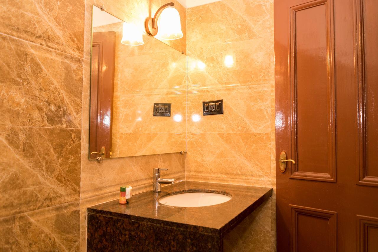 Oyo 5811 Seacom Inn Ymca Esplanade Калькутта Экстерьер фото